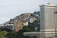 
	ریودوژانیرو شهر تضادها! گرانترین هتل ها و منازل در قسمتی از شهر و در قسمت دیگر یعنی منطقه Ffavela مردمی فقیر و خسته که میخواهند صدایشان شنیده شود!
