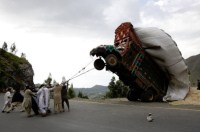 
	بار زدن کامیون در شمال پاکستان.
