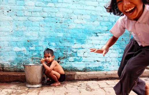 
	شادی بی‌سبب...
