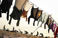 
	شستشوی لباس در رودخانه&zwnj;ای در الله آباد هند.
