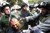 
	&nbsp;فلسطین و نمازی با طعم گازفلفل!
