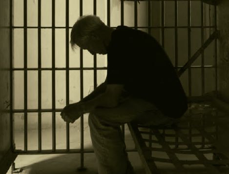 فقط یک مشت بزن توی دیوار